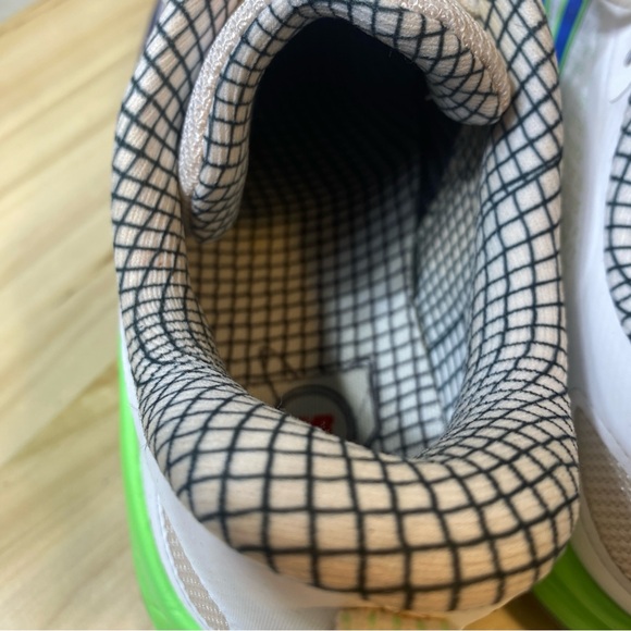 Men’s 9.5 New Balance STVELO14 White Blue Green Turf Training Shoes - Picture 8 of 11